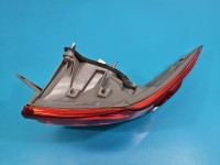 Lampa tył lewa Toyota Corolla E16 E18 13- sedan Pęknięcie przy mocowaniu / SEDAN LIFT W BŁOTNIK 16-19 EUROPA
