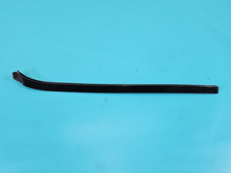 Listwa szyby czołowej lewa przedniej Mercedes E C207 A207 A2076900362 Listwa szyby czołowej lewa przedniej Mercedes E C207 A207 A2076900362