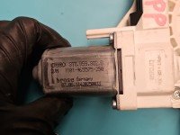 Podnośnik przód prawy Audi A5 8T 8T0959802B, 8T0837462D 5d HB