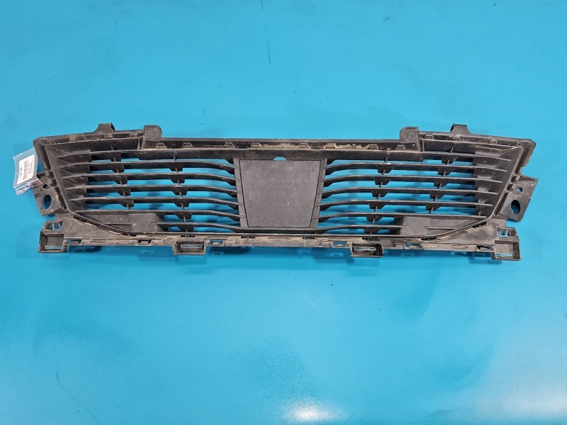 Zaślepka kratka zderzaka środkowa atrapa Peugeot 2008 II 9826327480