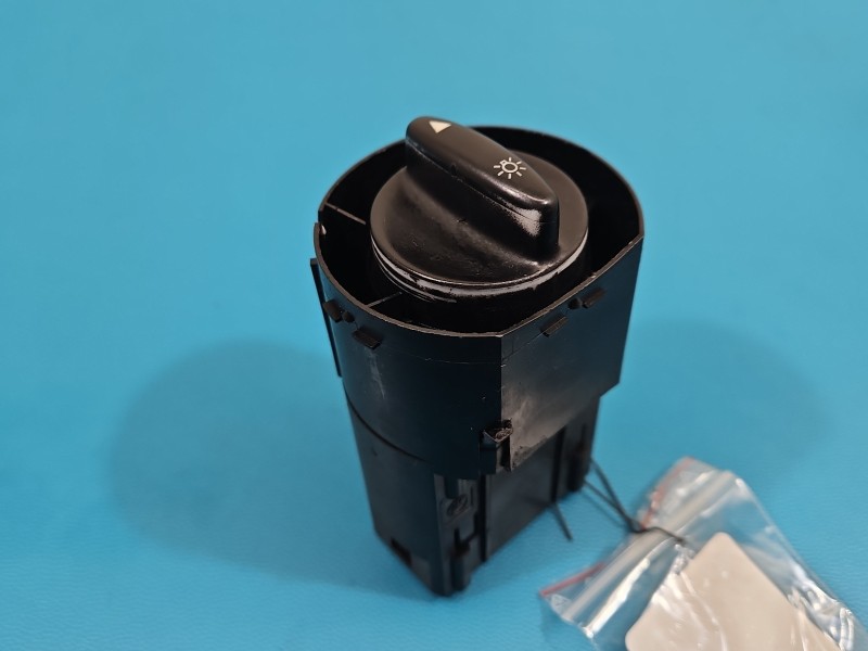 Przełącznik włącznik świateł Seat Toledo II Leon I 1M1941531E