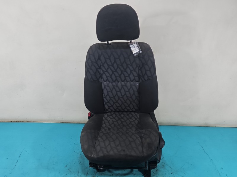 Fotel lewy przód kierowcy Mitsubishi Pajero Pinin EU 5d Mitsubishi, Europejska, Regulowany ręcznie. Korozja przy mocowaniach.