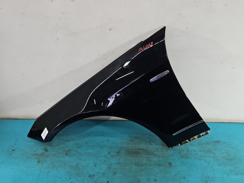 Błotnik przód lewy Mercedes E C207 A207 czarny 197