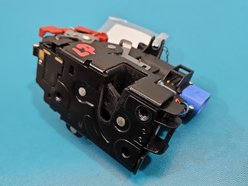 Zamek przód lewy 3D1837015AB Vw Jetta V EUROPA Volkswagen, 9pin