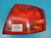 Lampa tył prawa Producent części: Audi, Pęknięcie przy zaczepie KOMBI AVANT W BŁOTNIK BEZ LISTWY ŻARÓWKOWEJ Audi A4 B7 kombi