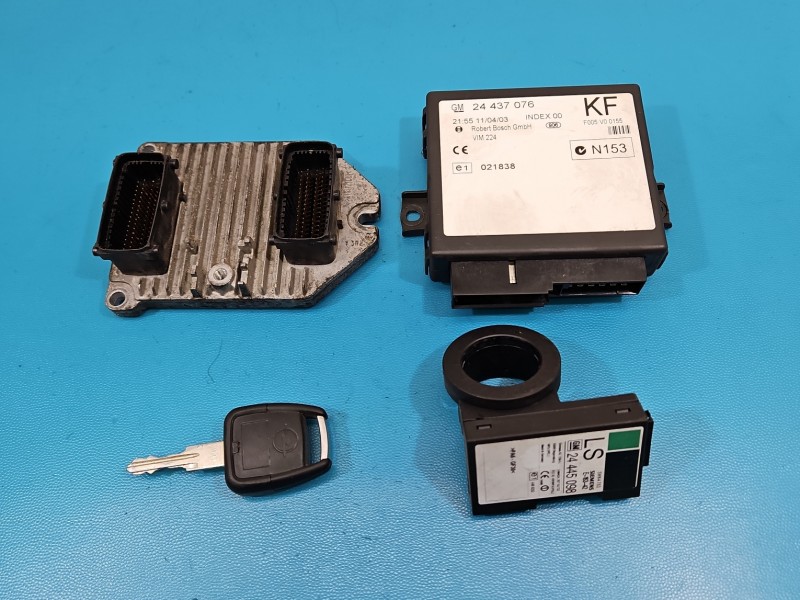 Komputer Sterownik silnika Opel Zafira A 1.8 16V 55351752