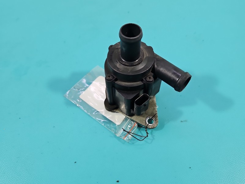 Pompka obiegu wody pompa VOLVO S60 II 10- 2.0 D4 31338211