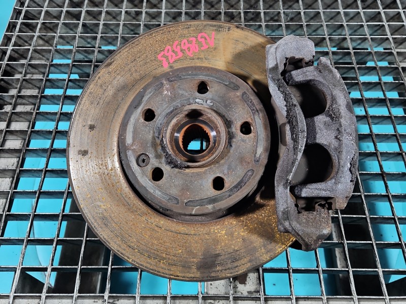 Zwrotnica prawa piasta przód 1.75 cdi Mercedes Vito W447 14-