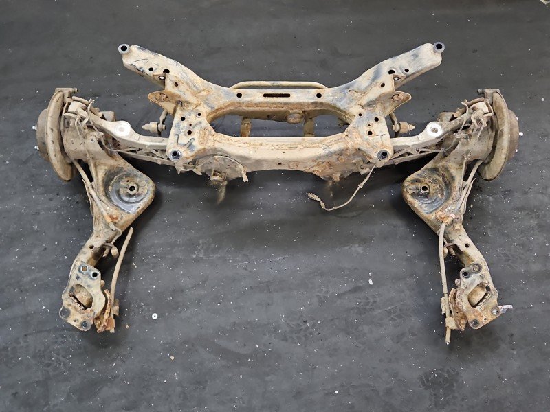 Tylna belka oś tył Nissan Qashqai I J10 06-13 1.5 dci (K9KLH) Tylna belka oś tył Nissan Qashqai I J10 06-13 1.5 dci (K9KLH)