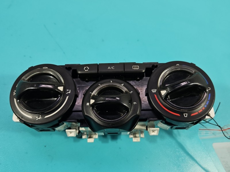 Konsola panel nawiewu Peugeot 208 I