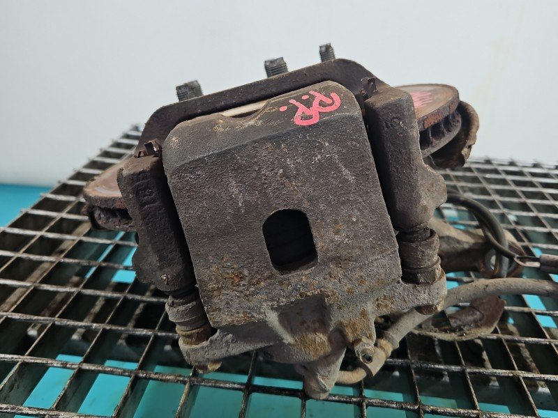 Zacisk przód prawy Toyota Rav4 II 00- 2.0 D4D