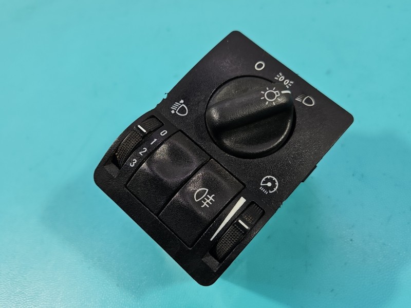Przełącznik włącznik świateł Opel Astra II G 90561383