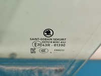 Szyba drzwi przód lewa Skoda Octavia IV kombi