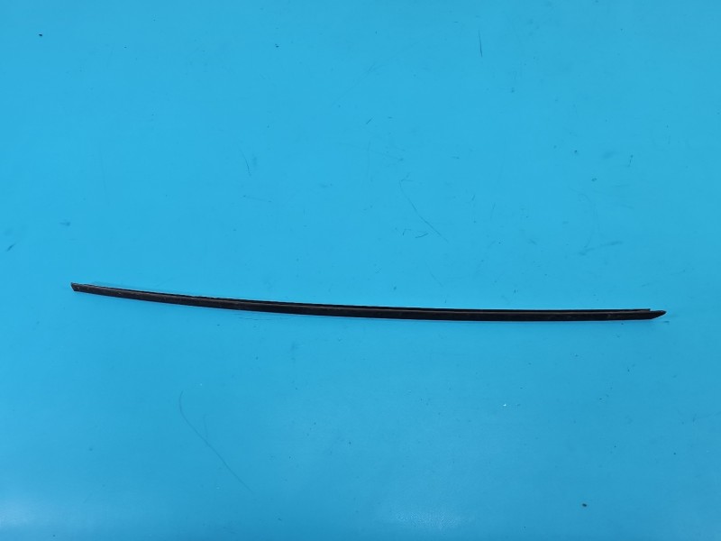 Listwa szyby czołowej prawa przedniej Skoda Octavia IV 5E3854328