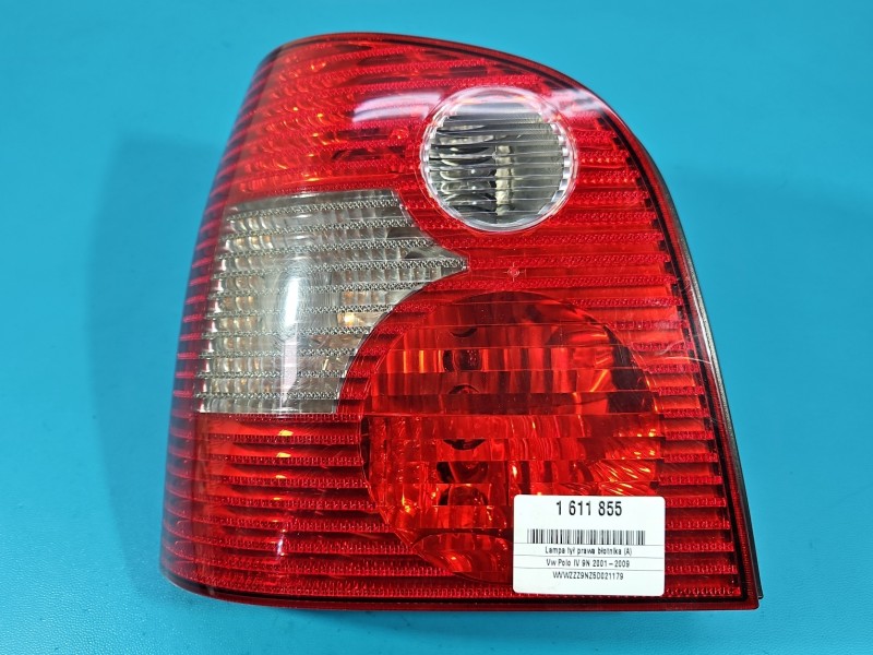 Lampa tył lewa błotnika Vw Polo IV 9N HB EUROPA
