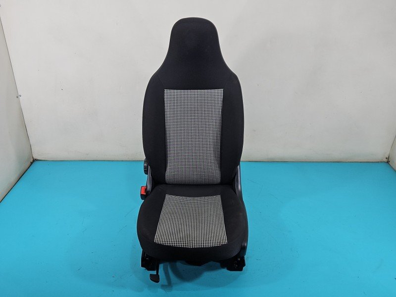 Fotel lewy przód kierowcy Renault Twingo III 14-24 EU Fotel lewy przód kierowcy Renault Twingo III 14-24 EU