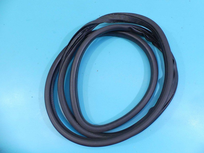 Uszczelka drzwi przód lewa Land rover Discovery Sport 14- L550 Uszczelka drzwi przód lewa Land rover Discovery Sport 14- L550