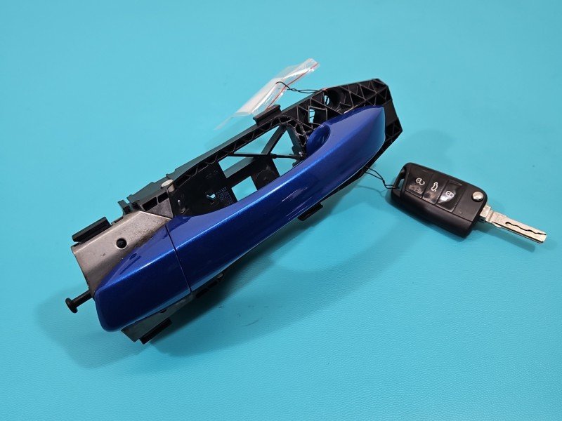 Klamka przód lewa zewnętrzna Skoda Octavia III 5L0837885B