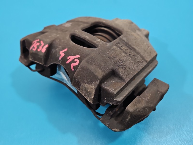 Zacisk przód prawy Toyota Yaris III 1.0 vvti (1KR)