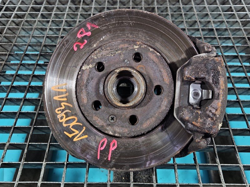 Zwrotnica prawa piasta przód 1.6 SR Vw Golf IV