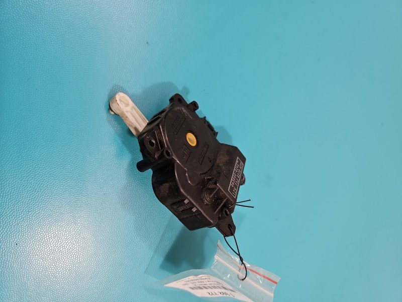 Silniczek nawiewu NAGRZEWNICY Toyota Prius II XW20 03- 063800-0240 EUROPA