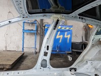 Próg prawy SŁUPEK ŚRODKOWY B Tesla Model 3 17- sedan 4d biały PPSW