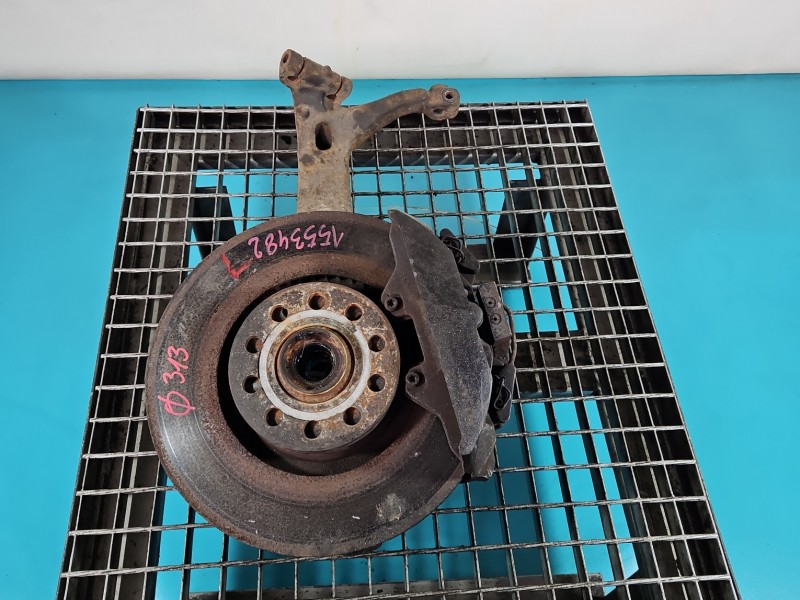 Zwrotnica lewa piasta przód 3.7 V8 Audi A8 D2