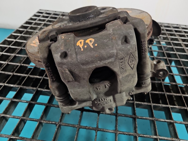 Zacisk przód prawy Dacia Sandero III 20- 1.0 SCe (H4D 480)