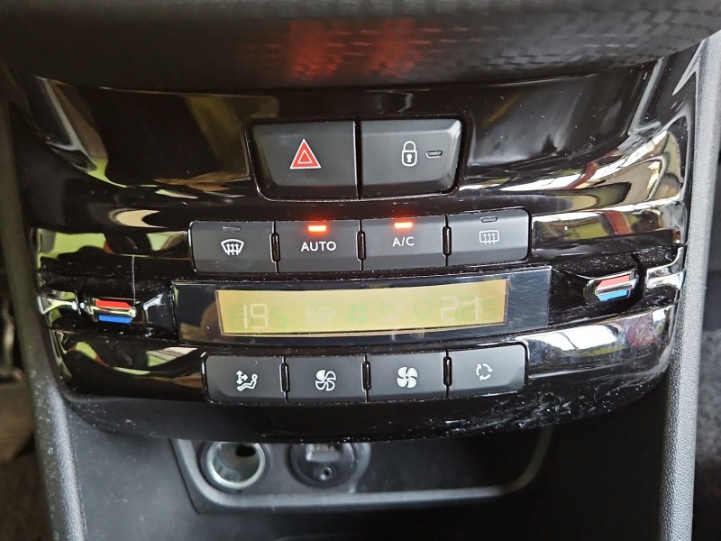 Konsola panel nawiewu Peugeot 2008 I 13-19 98195706XU
