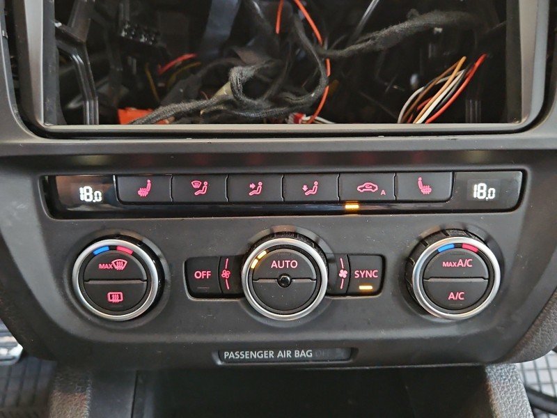 Konsola panel nawiewu Vw Jetta VI 3AA907044AG, 5HB011257-31 Konsola panel nawiewu Vw Jetta VI 3AA907044AG, 5HB011257-31