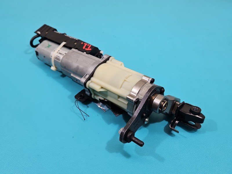 Siłownik klapy lewy teleskop AUDI Q5 08- 8R0827851