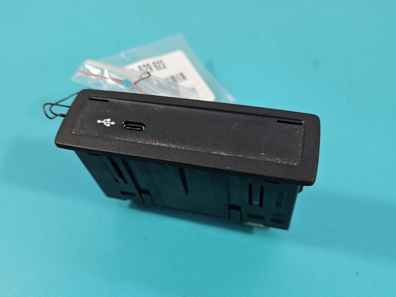 Gniazdo USB Mercedes CLA C118 X118 A2478203902