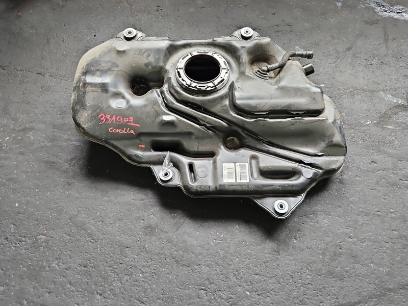 Zbiornik paliwa bak Toyota Corolla E21 19- 1.8 16V 77100-F4101