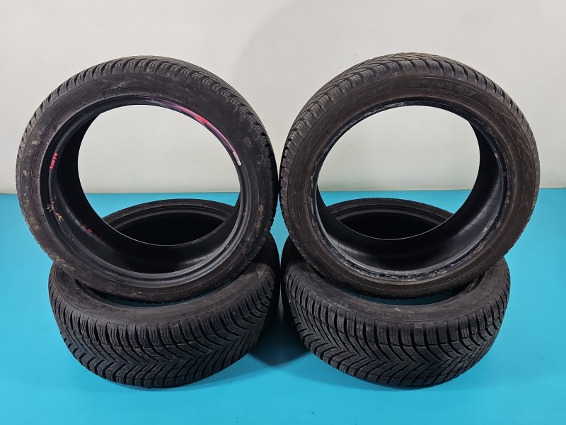 215 mm, Profil opony: 45, Średnica: 17", 6419440594705, Rok produkcji: 2022, W do 270 km/h, 91 - 615 kg, 4X NOKIAN TYRES...