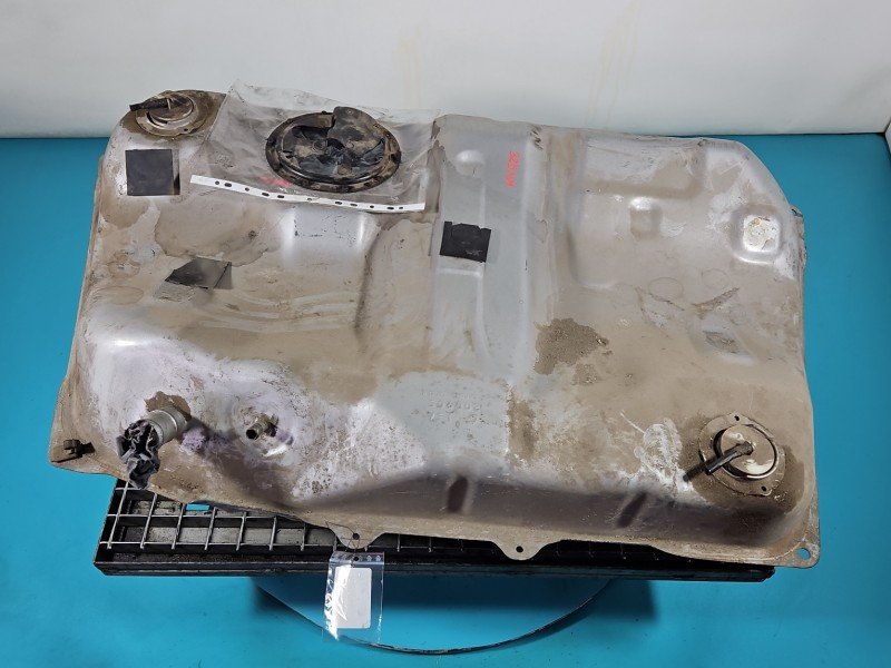 Zbiornik paliwa bak Toyota Avensis I T22 1.6 vvti