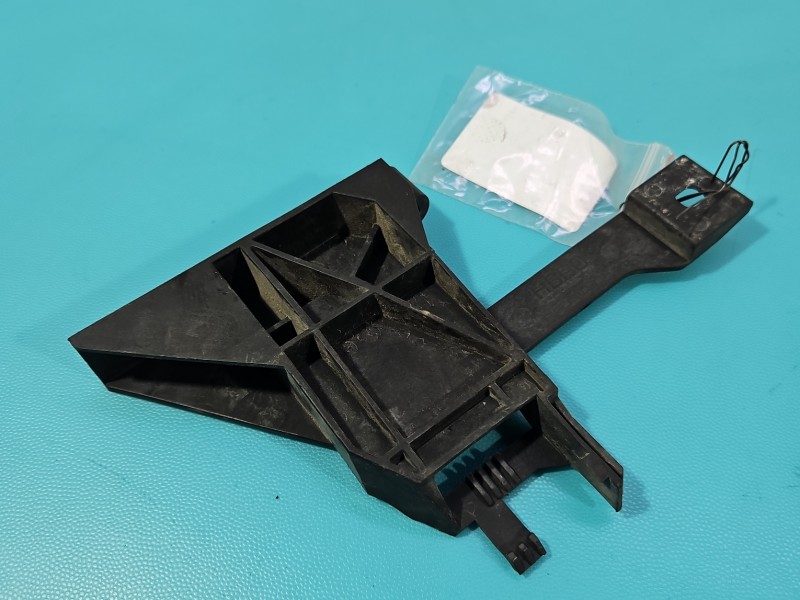 Ślizg zderzaka przód lewy MERCEDES W176 A2466210134