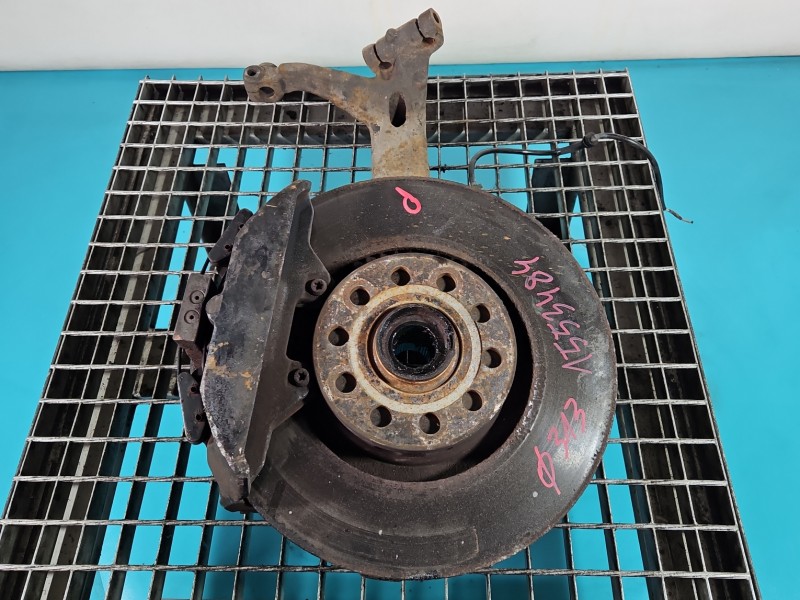 Zwrotnica prawa piasta przód 3.7 V8 Audi A8 D2