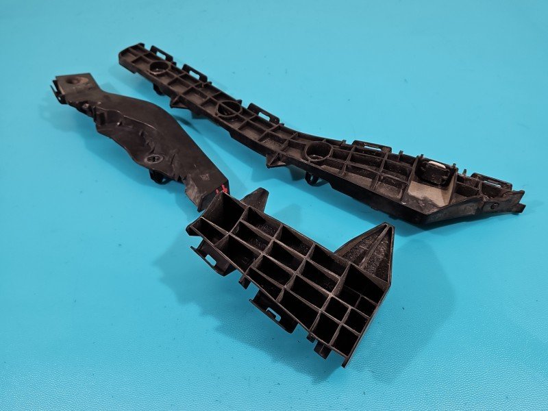 Ślizg zderzaka tył prawy Toyota Avensis III T27 52562-05070, 52577-05050 Ślizg zderzaka tył prawy Toyota Avensis III T27 52562-05070, 52577-05050