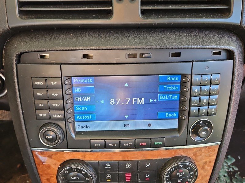 Radio fabryczne Mercedes W251 A2518703589 radioodtwarzacz