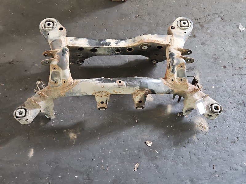 Tylna belka oś tył Bmw e90 2.0d Tylna belka oś tył Bmw e90 2.0d