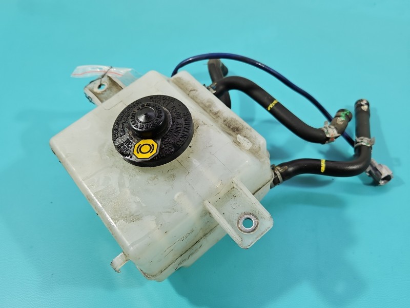 Zbiorniczek płynu hamulcowego Toyota Auris II zbiornik