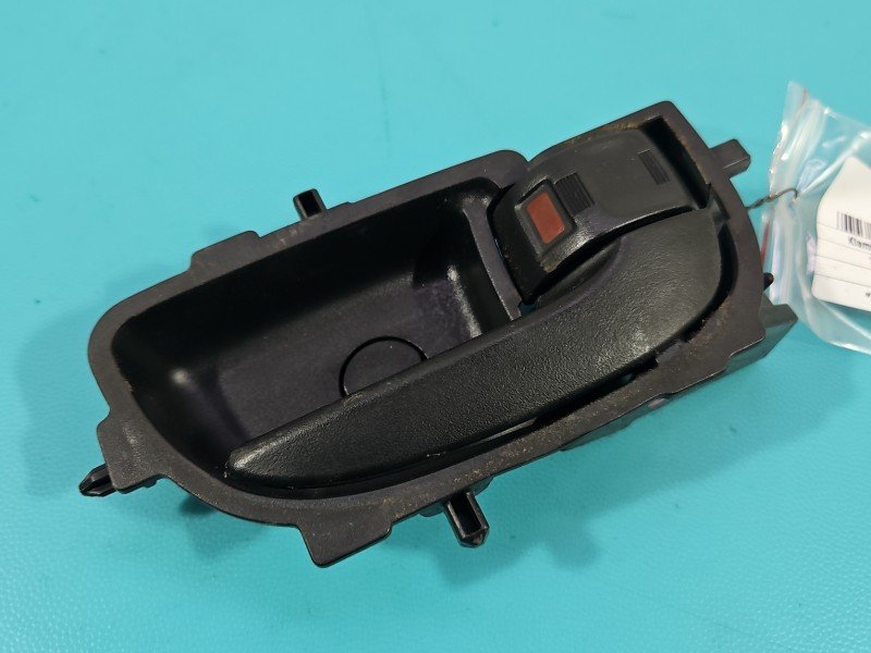 Klamka wewnętrzna przód prawa Toyota Aygo II 14-22 69205-0D450 Klamka wewnętrzna przód prawa Toyota Aygo II 14-22 69205-0D450