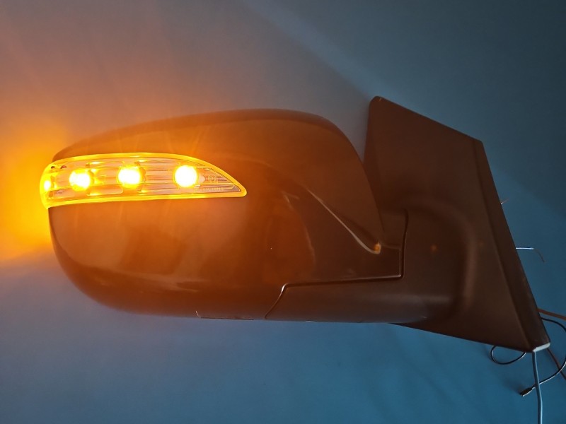 Lusterko prawe Hyundai Ix35 Europejska, 8pin .składane elektrycznie. Pęknięty kierunkowskaz kierunkowskaz. Rysy na obudowie...