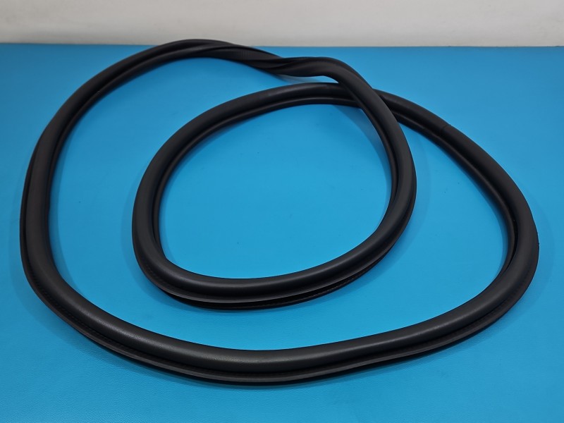 Uszczelka drzwi tył prawa Skoda Kamiq