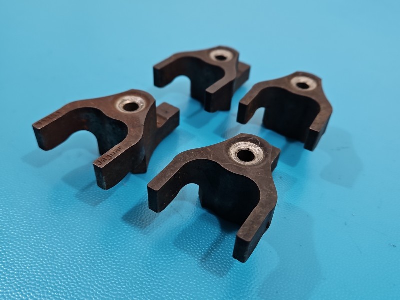 Mocowanie Jaguar, Wtryskiwaczy 4szt uchwyt Jaguar XE X760