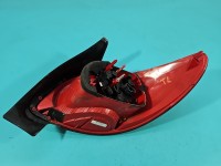 Lampa tył lewa Peugeot 206 HB Peugeot, Uszkodzone mocowanie wkładu , 03-08r, HB EUROPA