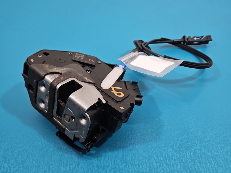 Zamek przód lewy Ford Fiesta Mk7 EUROPA Producent części: FORD, 5PIN, 8A6A-A21813-AC