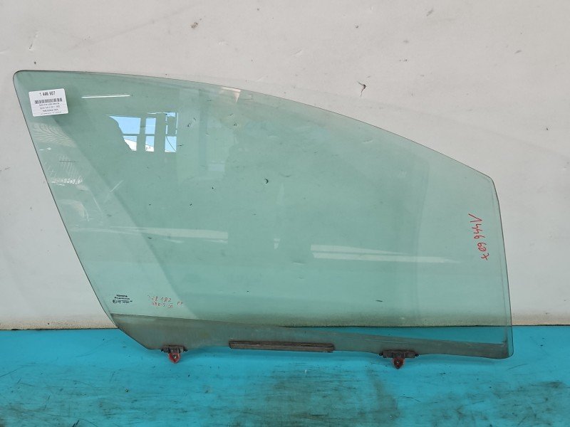 Szyba drzwi przód prawa Toyota Yaris III HB