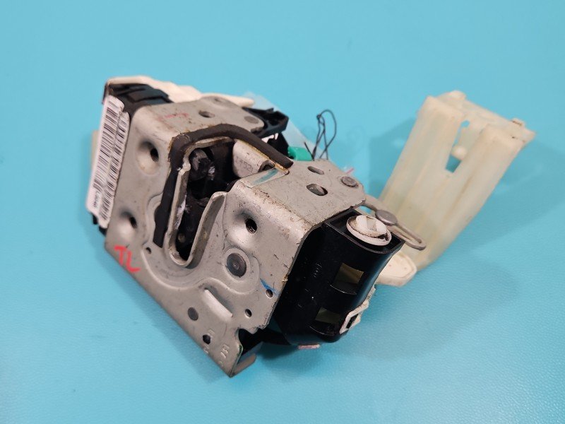 Zamek tył lewy P04589651AD Jeep Compass I 06-16 Producent części: JEEP, 4pin