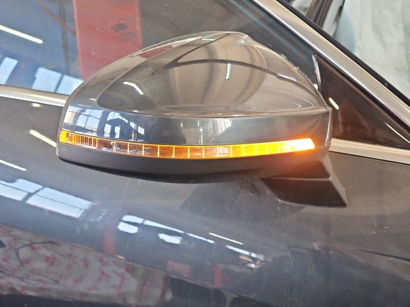 Lusterko prawe Audi A4 B9 LX7L 15-24r /Europa /Lakier:LX7L /14pin / Składane elektrycznie / Zadrapania europa